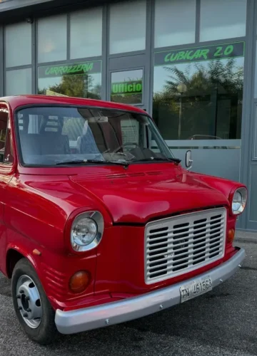Restauro di un furgone storico presso Carrozzeria Cubicar a Rovereto