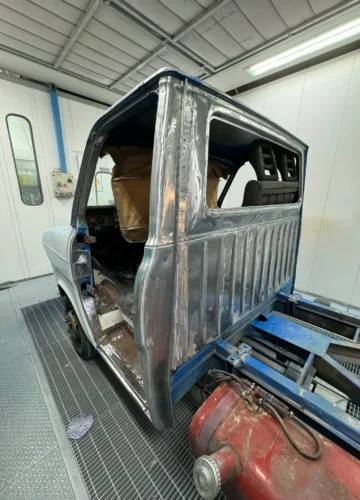 Restauro degli interni di un furgone storico presso Carrozzeria Cubicar Rovereto